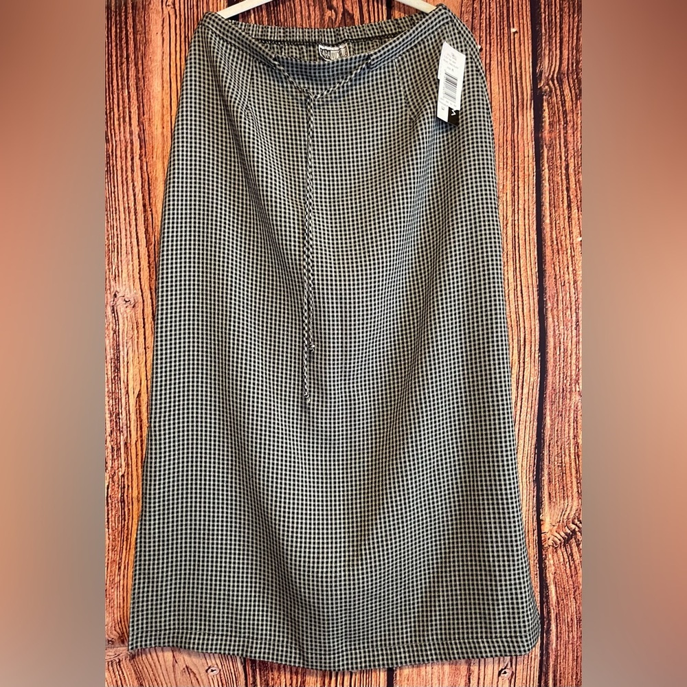 Classic Black and White Checkered Skirt